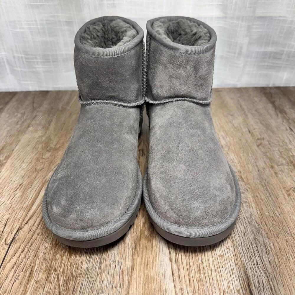 UGG Classic Mini Boots Womens 6 Gray Suede Rubber Logo Cozy‎ Winter NWB Cabin - Picture 2 of 9